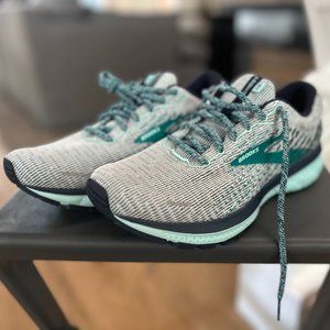 Brooks Running Shoes Women (size 10.5)